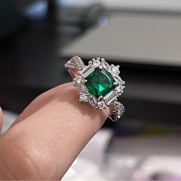 925 Sterling Silver Faux Emerald & Cubic Zirconia Cocktail Ring Size 7 - Picture 6 of 8